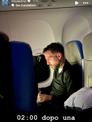 Presiden Como 1907, Mirwan Suwarso, mengunggah foto Cesc Fabregas tengah bekerja hingga dini hari waktu setempat pada Instagram Story pribadinya.