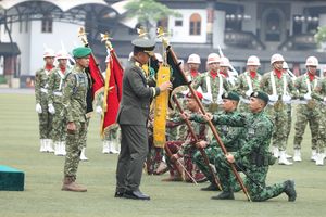 Empat Satuan TNI AD Terima Tanda Kehormatan Samkaryanugraha dari Prabowo