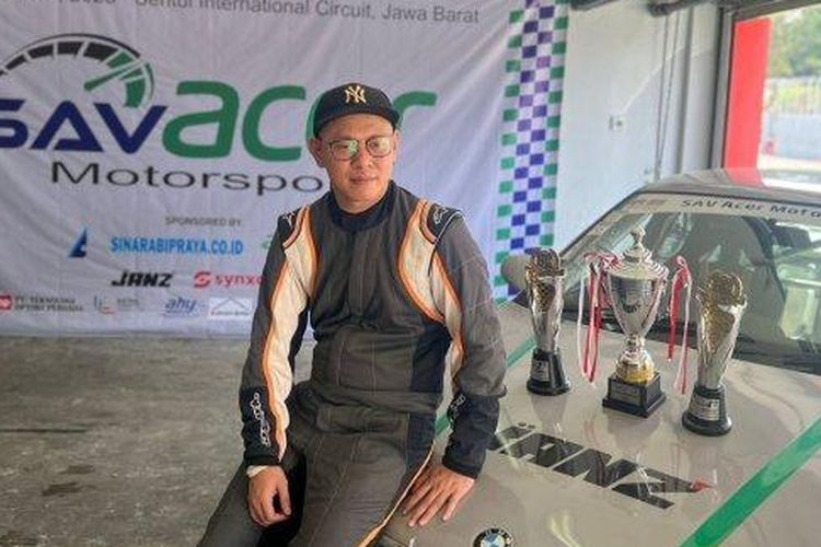  Hendra Kamdani, pendiri dan pebalap Tim SAV Motorsport.