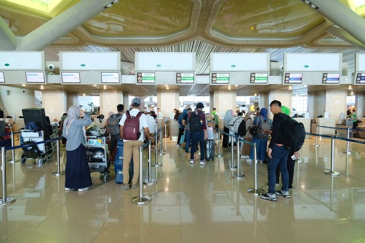 Arus penumpang melonjak tajam melalui Bandar Udara Yogyakarta International Airport (YIA) di Kabupaten Kulon Progo, Daerah Istimewa Yogyakarta.