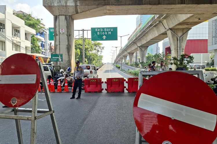 Flyover Tendean Arah Blok M Ditutup Imbas JPO Dibongkar, Kendaraan Dialihkan Lewat Mampang