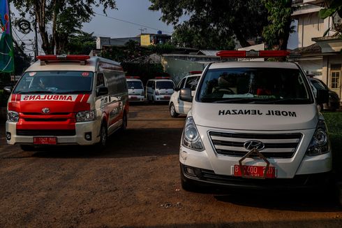 Hindari Kebiasaan Mengekor Ambulans di Jalan