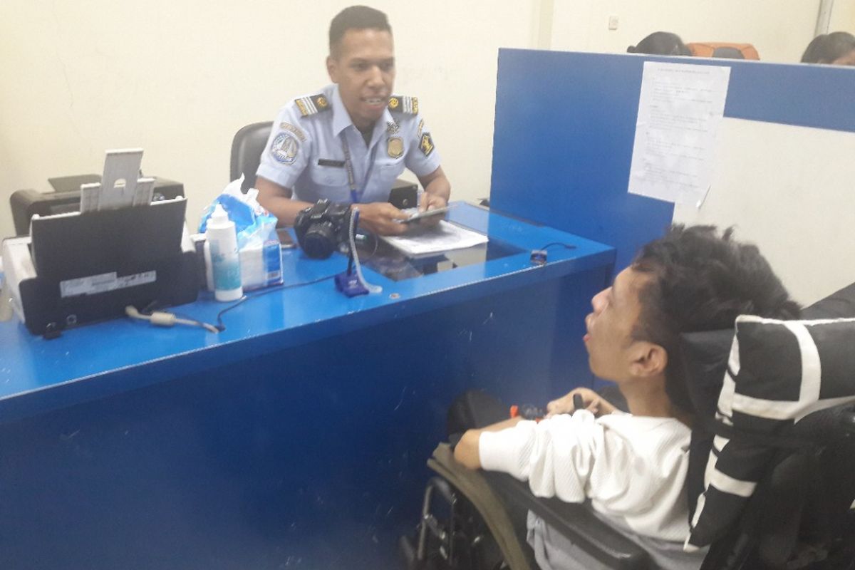 Kantor Imigrasi Kelas 1 Khusus Jakarta Barat meluncurkan pelayanan keimigrasian berorientasi pada disabilitas dan lansia pada Selasa (3/4/2018).