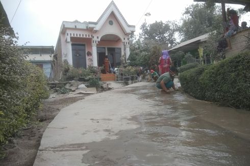 3 Kecamatan Terpapar Abu Vulkanik Gunung Sinabung