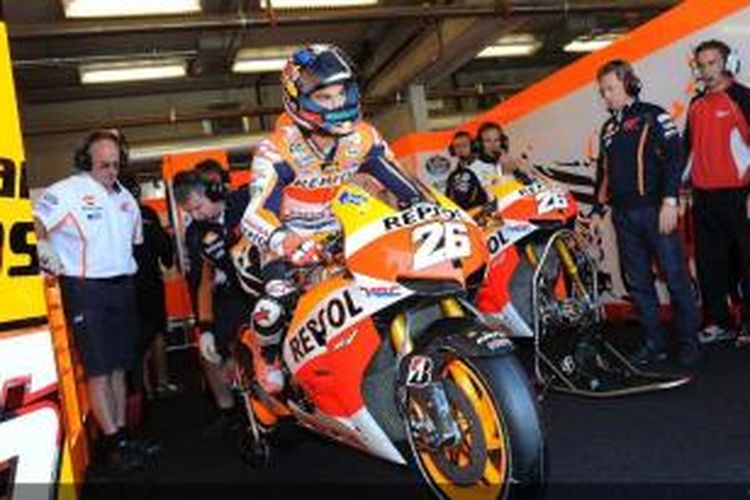 Pebalap Repsol Honda, Dani Pedrosa, bersiap membalap pada sesi slatihan bebas kedua GP Amerika Serikat di Sirkuit Laguna Seca, Jumat (19/7/2013).