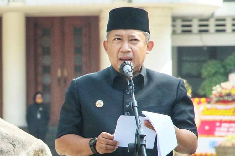 Wali Kota Bandung Yana Mulyana saat melantik pejabat di lingkungan Pemkot Bandung. 