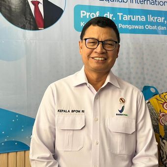 Kepala Badan Pengawas Obat dan Makanan (BPOM) Taruna Ikrarsaat mengunjungi PT Equilab Internasional di Jakarta, Jumat (24/1/2025). 