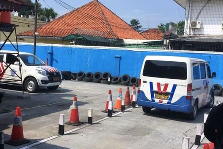 Ilustrasi ujian sim a.