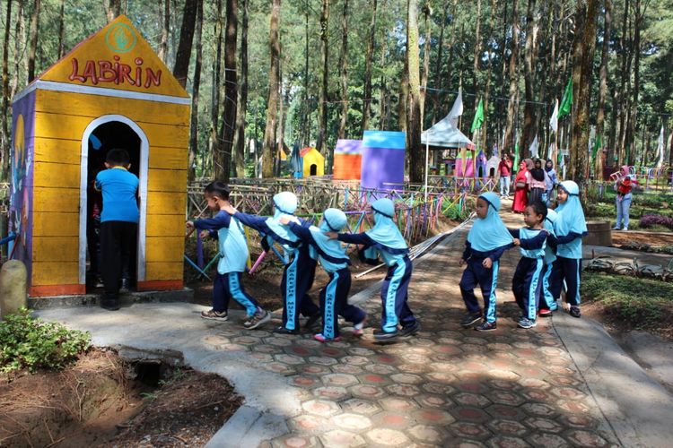 Tempat wisata Sikembang Park di Kabupaten Batang, Jawa Tengah.