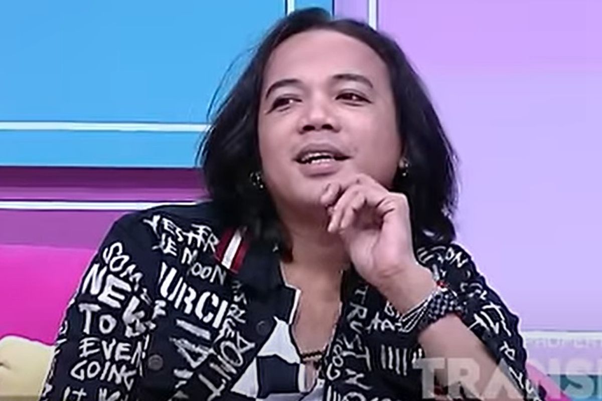 Mantan vokalis band Zigaz, Zian saat tampil di salah satu acara televisi