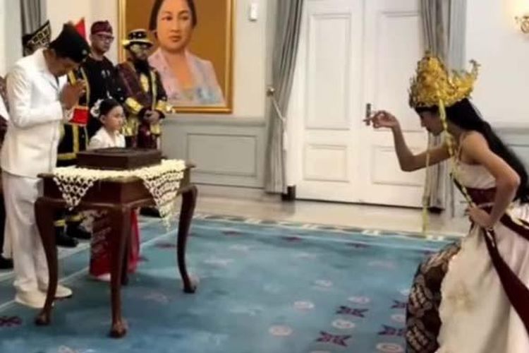 Gubernur Jawa Barat Dedi Mulyadi mengklarifikasi soal sosok penari di Kirab Merah Putih pada Minggu (17/8/2025). Dedi menyebut penari tersebut bukan Nyi Roro Kidul. 