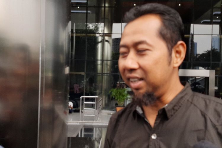 General Manager PT Pupuk Indonesia Logistim Prasongko usai diperiksa di Gedung Merah Putih KPK, Rabu (27/11/2019).