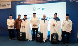 Apresiasi Pengabdian untuk Masjid, AQUA bersama DMI dan BPMI Berangkatkan 26 Marbot dan Pengurus Masjid ke Tanah Suci