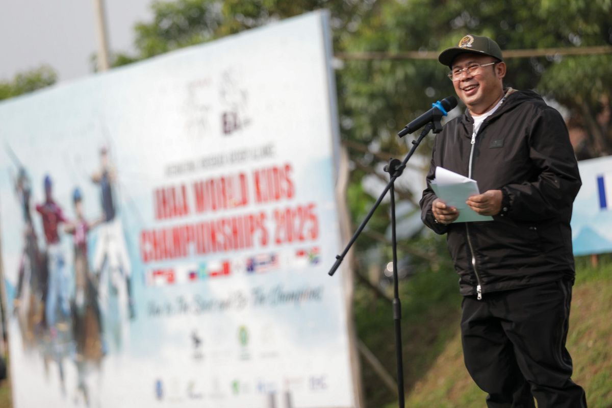 Wakil Ketua DPR RI Cucun Ahmad Syamsurija saat membuka IHAA World Kids Championship 2025 di Pondok Pesantren Milbos (Magfiroh Islamic Leadership Boarding School), Bogor, Jawa Barat, Jumat (11/7/2025). 
