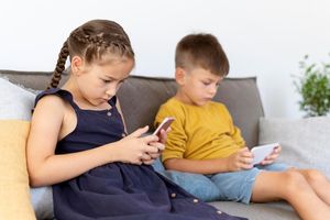 Orangtua Abai Awasi Anak Saat Internetan, Survei Ini Buktinya