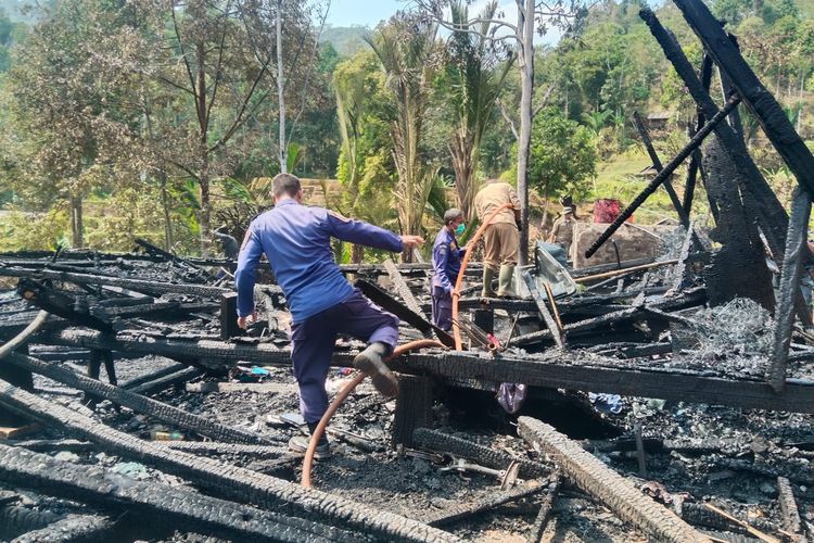 Kebakaran di Kampung Adat Sirnaresmi Sukabumi, Lima Rumah Hangus