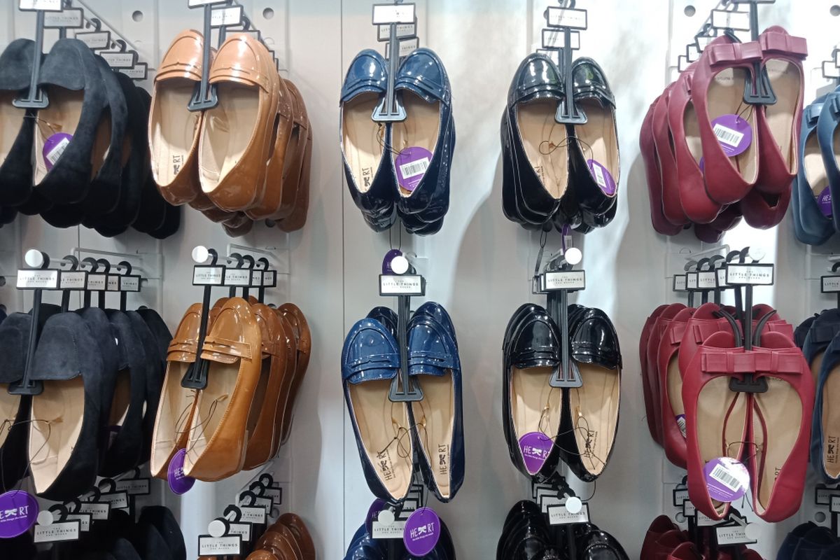 Koleksi flat shoes dari The Little Things She Needs.