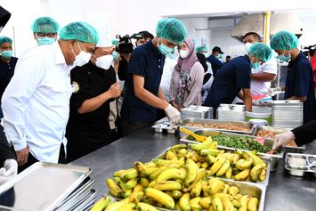 Menkop Budi Arie Pastikan Program Makan Bergizi Gratis Gunakan Produk Dalam Negeri