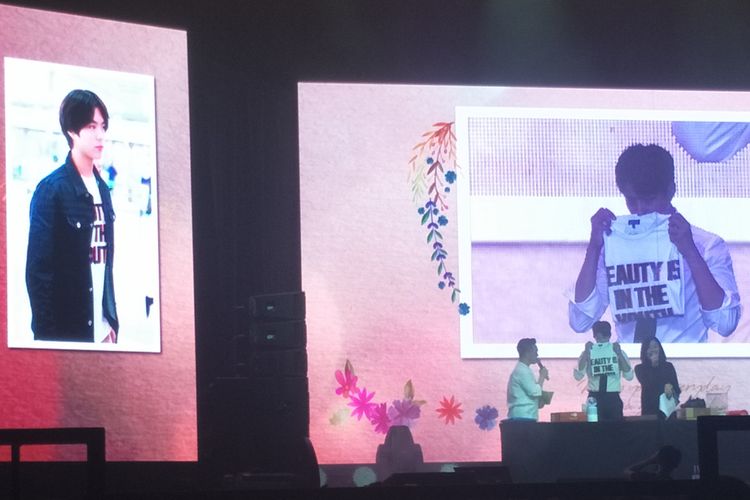 Salah satu hadiah dari Park Bo Gum dalam fan meeting bertajuk Good Day di The Kasablanka Hall, Kota Kasablanka, Jakarta Selatan, Sabtu (23/3/2019) malam.