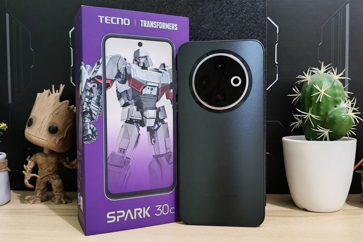 Tecno Spark 30C bersama kotak penjualannya.