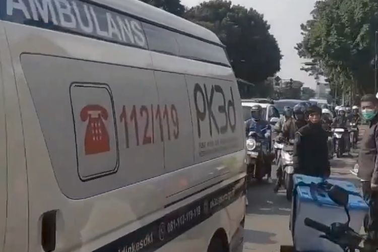 Kronologi Ambulans DKI yang Sedang Beri Pertolongan Dipaksa Minggir