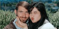 Selamat, Stephanie Poetri Menikah dengan Asher Novkov-Bloom