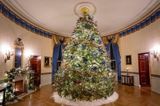 Sejarah Pohon Natal dan Maknanya