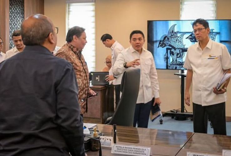 Seskab Teddy Ikut Rapat di Kemenko Ekonomi, Bahas Penyesuaian Anggaran imbas Situasi Global