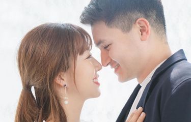 Pasangan suami istri, Sunny Dahye dan Chris Okano yang bekerja sebagai youtuber di Korea Selatan.