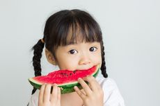 Tips Biasakan Anak Konsumsi Sayur dan Buah