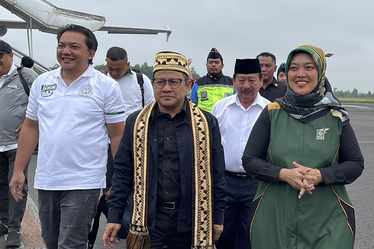 Calon wakil presiden nomor urut 1, Muhaimin Iskandar tiba di Bandara Radin Inten II, Bandar Lampung, Senin (8/1/2023) pagi.