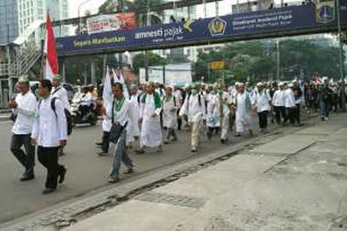 Massa aksi demo mulai bergerak menuju Masjid Istiqlal, Jakarta Pusat, Jumat (4/11/2016).