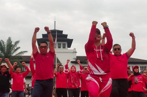 Ridwan Kamil dan Iwan Bule Berbaju Merah, Ikuti Senam Sicita PDI-P di Depan Gedung Sate