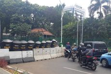 Polisi Tutup Satu Jalur di Jalan Gelora Belakang Gedung DPR