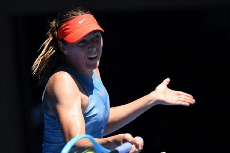 Petenis Rusia, Maria Sharapova, menghadapi petenis Inggris, Harret Dart, dalam laga babak pertama Australian Open 2019 di Melbourne, Senin 14 Januari 2019.