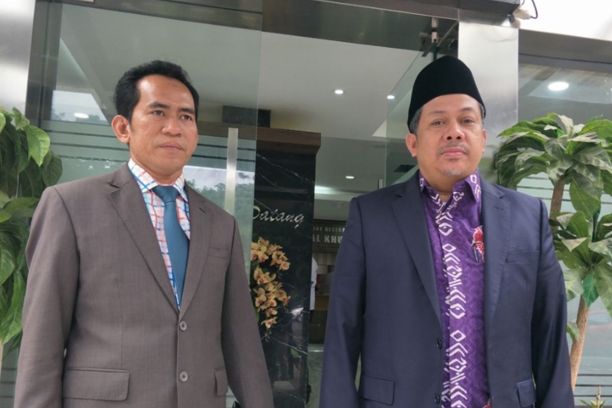 Wakil Ketua DPR RI Fahri Hamzah menyambangi gedung Direktorat Kriminal Khusus Polda Metro Jaya, Selasa (26/6/2018) sekitar pukul 08.20 WIB. Ia datang didampingi kuasa hukumnya Mujahid Latief. 