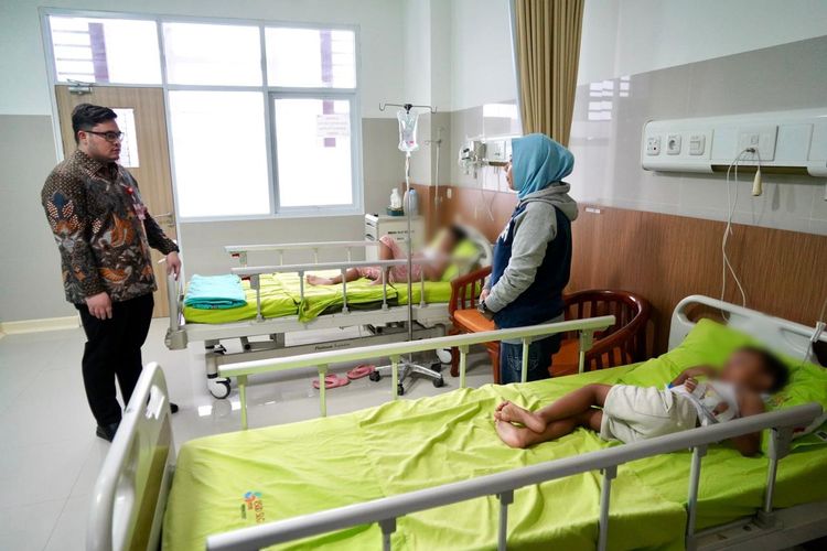 Siswa Kediri Diduga Keracunan MBG, Mas Dhito Ancam Cabut Izin SPPG