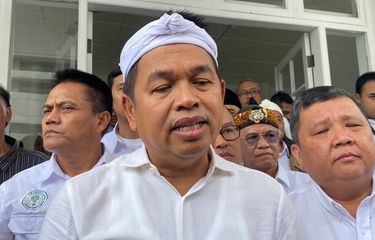 Gubernur Jawa Barat Dedi Mulyadi saat ditemui awak media di Gedung Pusat Kebudayaan, Jalan Naripan, Kota Bandung, Selasa (30/12/2025).