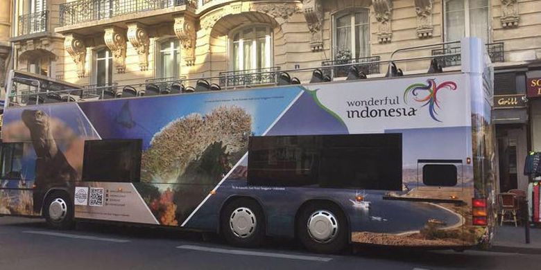 Bus yang dibungkus branding Wonderful Indonesia mondar-mandir di jalan-jalan protokol Kota Paris, Perancis, Selasa (11/4/2017). Nuansanya mirip saat sepak bola Piala Dunia 2016 lalu. Promosi ini digelar 11 April hingga 9 Mei 2017.