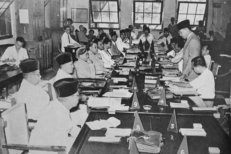 Sidang PPKI pertama tanggal 18 Agustus 1945