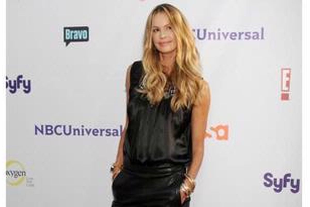 Di usia 49 tahun, Elle Macpherson masih layak menyandang julukan "The Body" itu.
