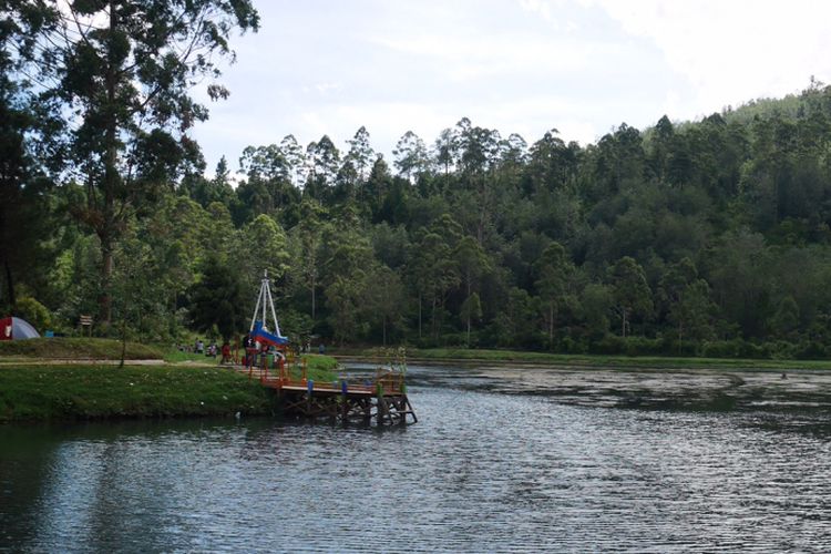 Obyek wisata Situ Cisanti di Bandung, Jawa Barat, Senin (25/12/2017).