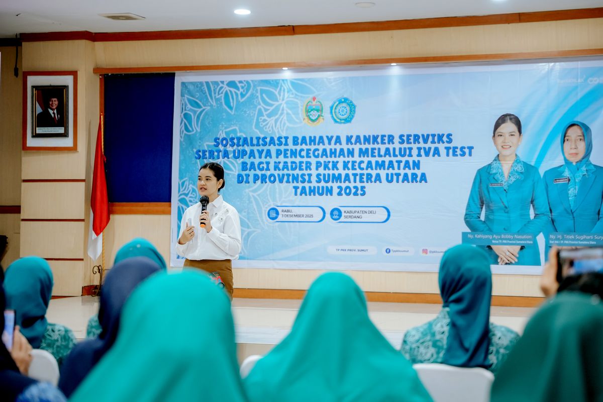Ketua Tim Penggerak Pemberdayaan Kesejahteraan Keluarga (TP PKK) Provinsi Sumatera Utara (Sumut)  Kahiyang Ayu membuka kegiatan Sosialisasi Bahaya Kanker Serviks dan Upaya Pencegahan melalui Tes Inspeksi Visual Asam Asetat (IVA) yang digelar di Aula Kantor Bupati Deliserdang, Rabu (17/12/2025).