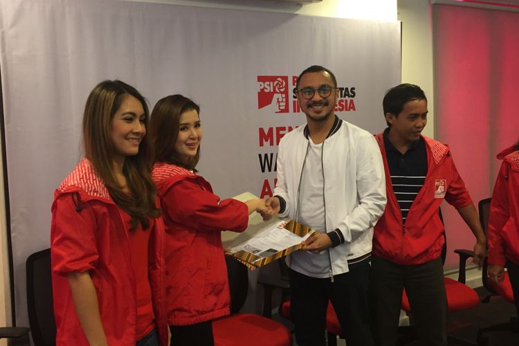 Giring Ganesha mendeklarasikan diri maju sebagai calon legislatif pada Pemilu Legislatif (Pileg) 2019 melalui Partai Solidaritas Indonesia (PSI) di Kantor DPP PSI, Jalan KH Wahid Hasyim, Tanah Abang, Jakarta Pusat, Rabu (6/9/2017).