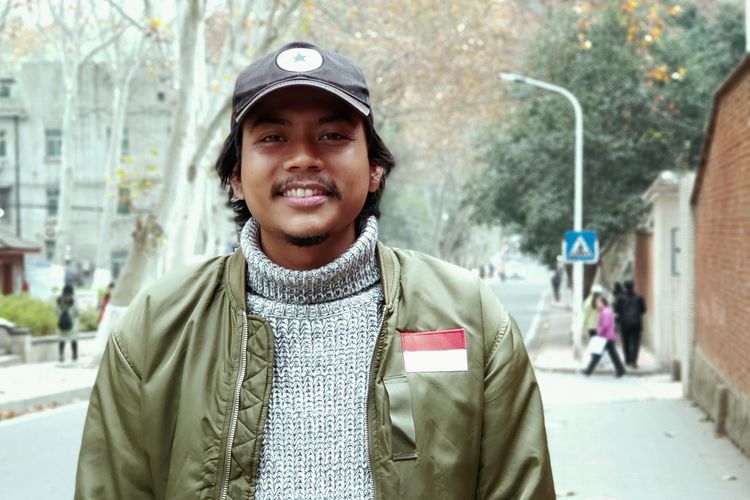 Fadil, mahasiswa Indonesia yang berkuliah di Wuhan menceritakan pengalamannya ketika kota tersebut ditutup pemerintah akibat merebaknya wabah virus corona.