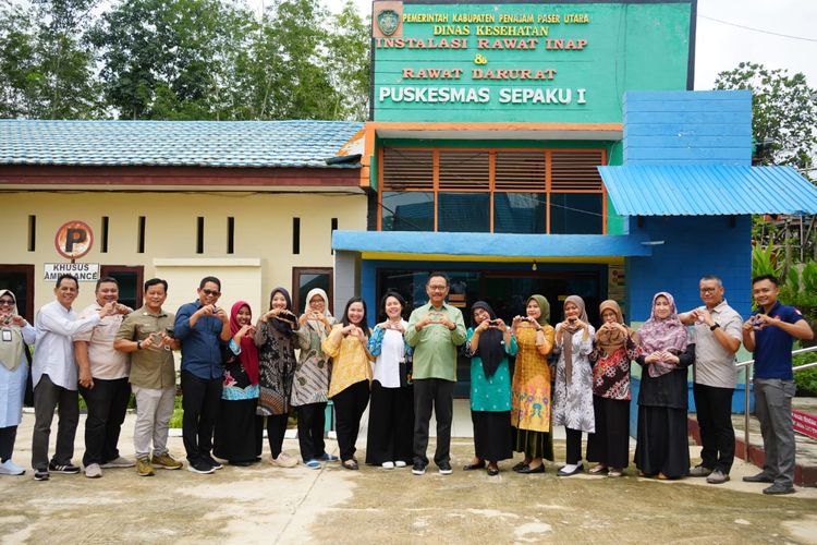 Kepala Otorita IKN, Bambang Susantono bersama team mengadakan kunjungan ke sejumlah fasilitas kesehatan di Kecamatan Sepaku yaitu Puskesmas Semoi II, Puskesmas Sepaku I, dan UPT. Puskesmas Sepaku III pada Jumat (9/2/2024).