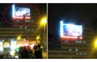 Celaka, Teknisi Putar Film Porno di Papan Reklame