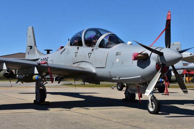 Pesawat tempur ringan Super Tucano A-29 buatan perusahaan produsen pesawat Embraer.