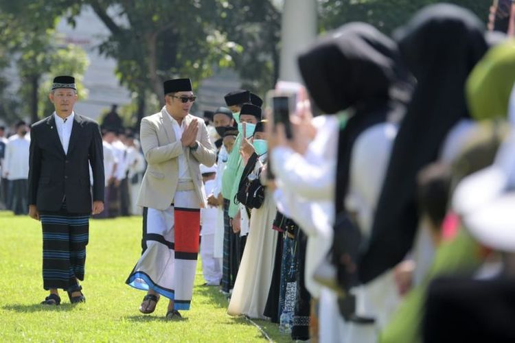 Gubernur Jawa Barat Ridwan Kamil menjadi pembina upacara pada peringatan Hari Santri Tingkat Provinsi Jabar di Lapangan Gasibu.