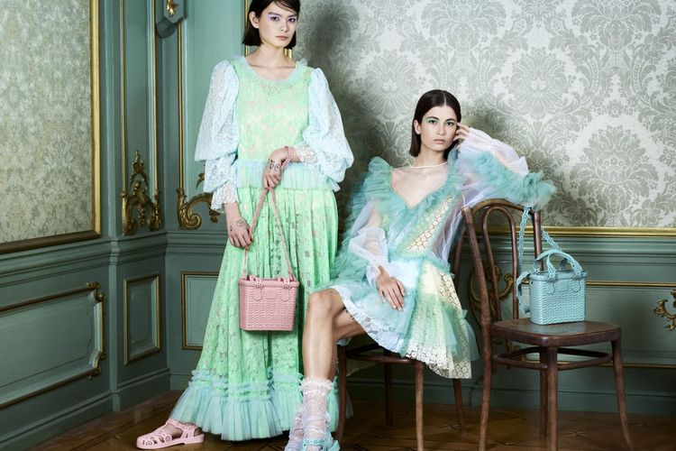 Merk alas kaki plastik, Melissa meluncurkan koleksi terbatas hasil kolaborasi dengan rumah mode Viktor&Rolf.